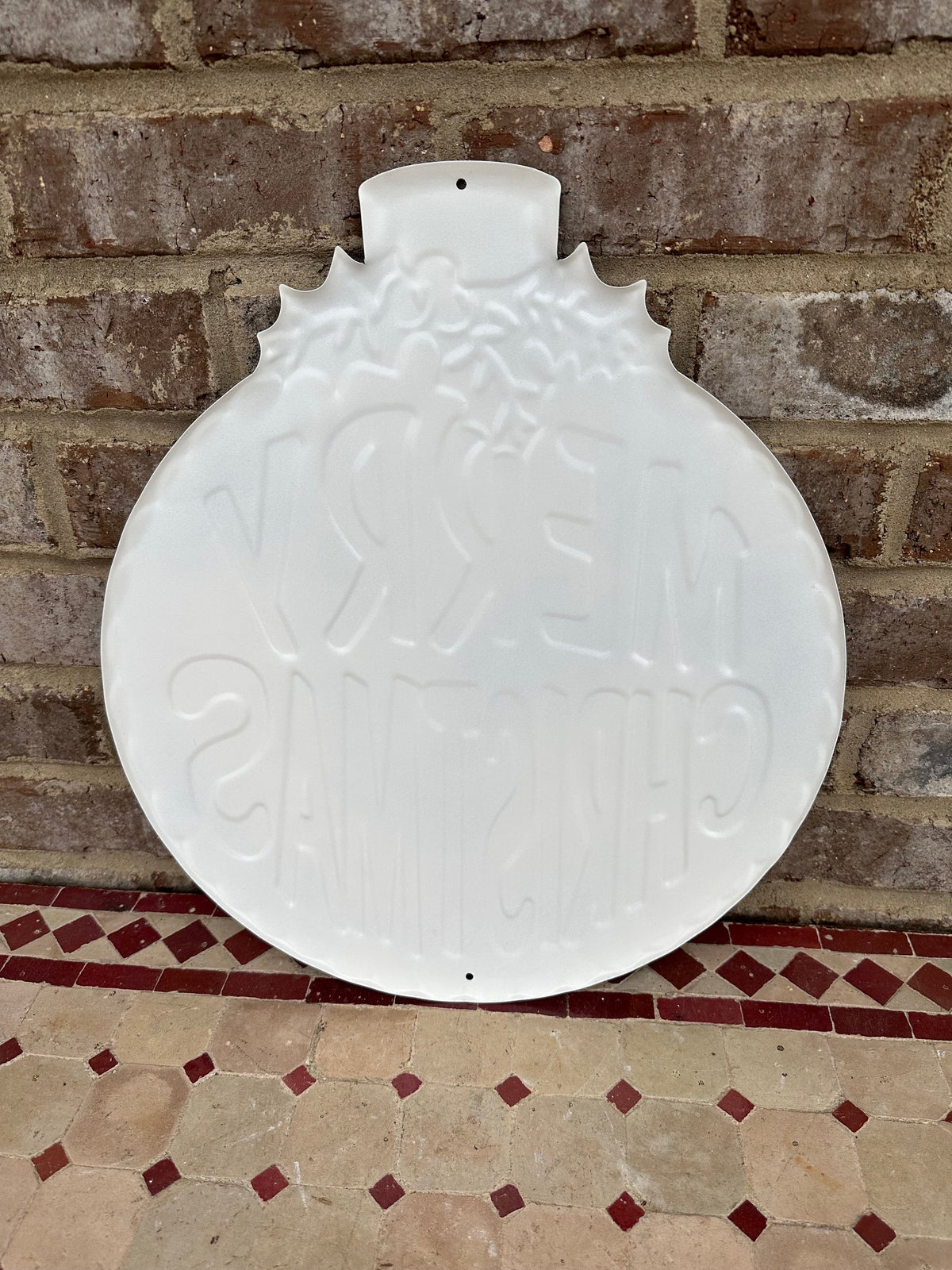 Large 14” Hanging Red Metal Merry Christmas Sign Door Hanger Decoration Ornament Round