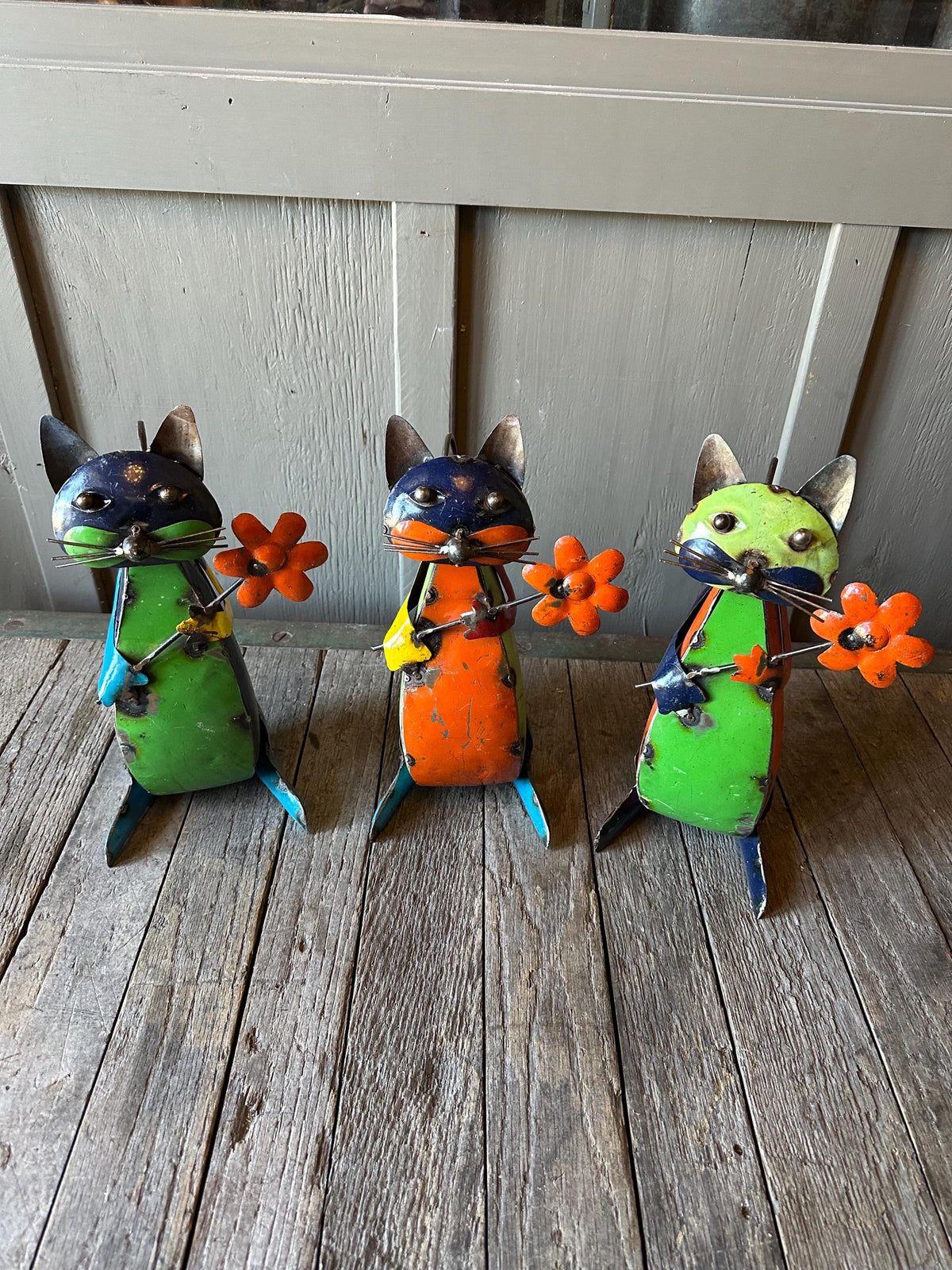 Rustic Cute Metal Cat Holding Flower