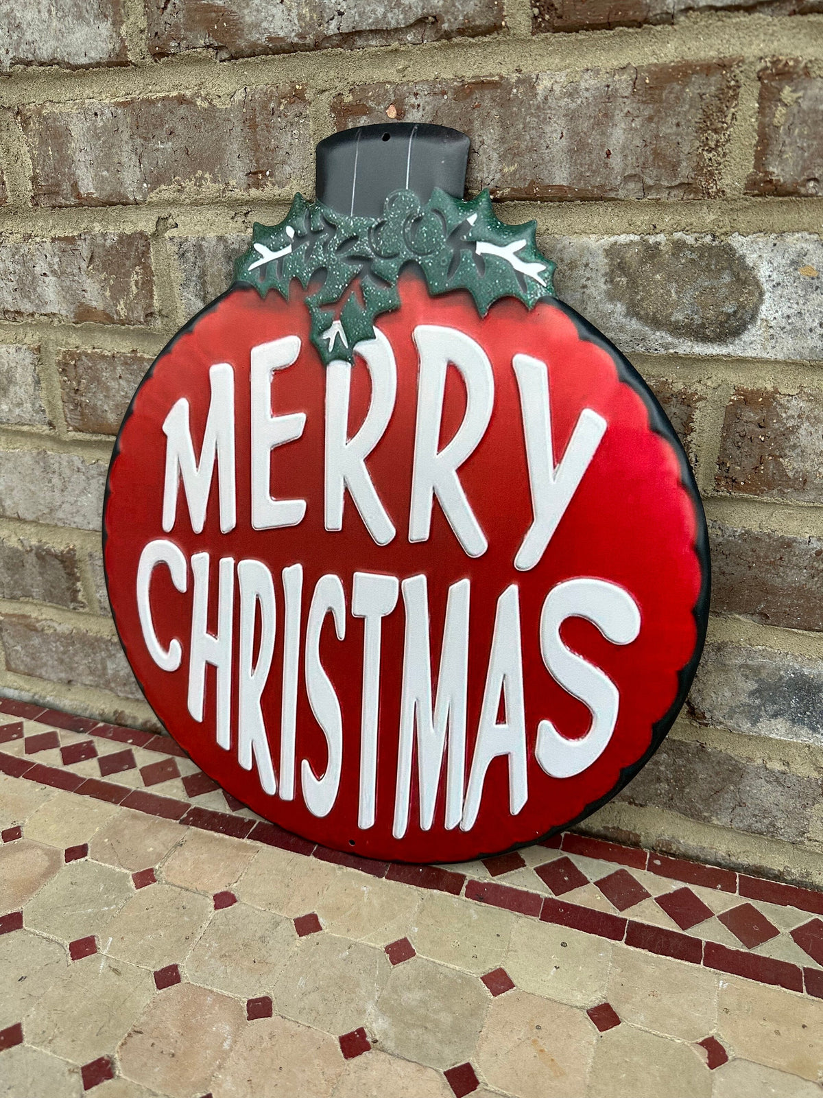 Large 14” Hanging Red Metal Merry Christmas Sign Door Hanger Decoration Ornament Round