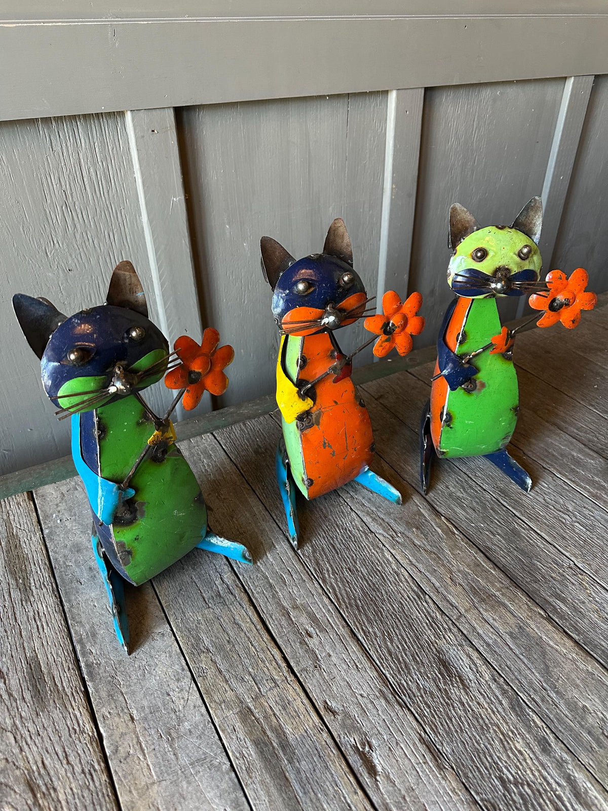 Rustic Cute Metal Cat Holding Flower