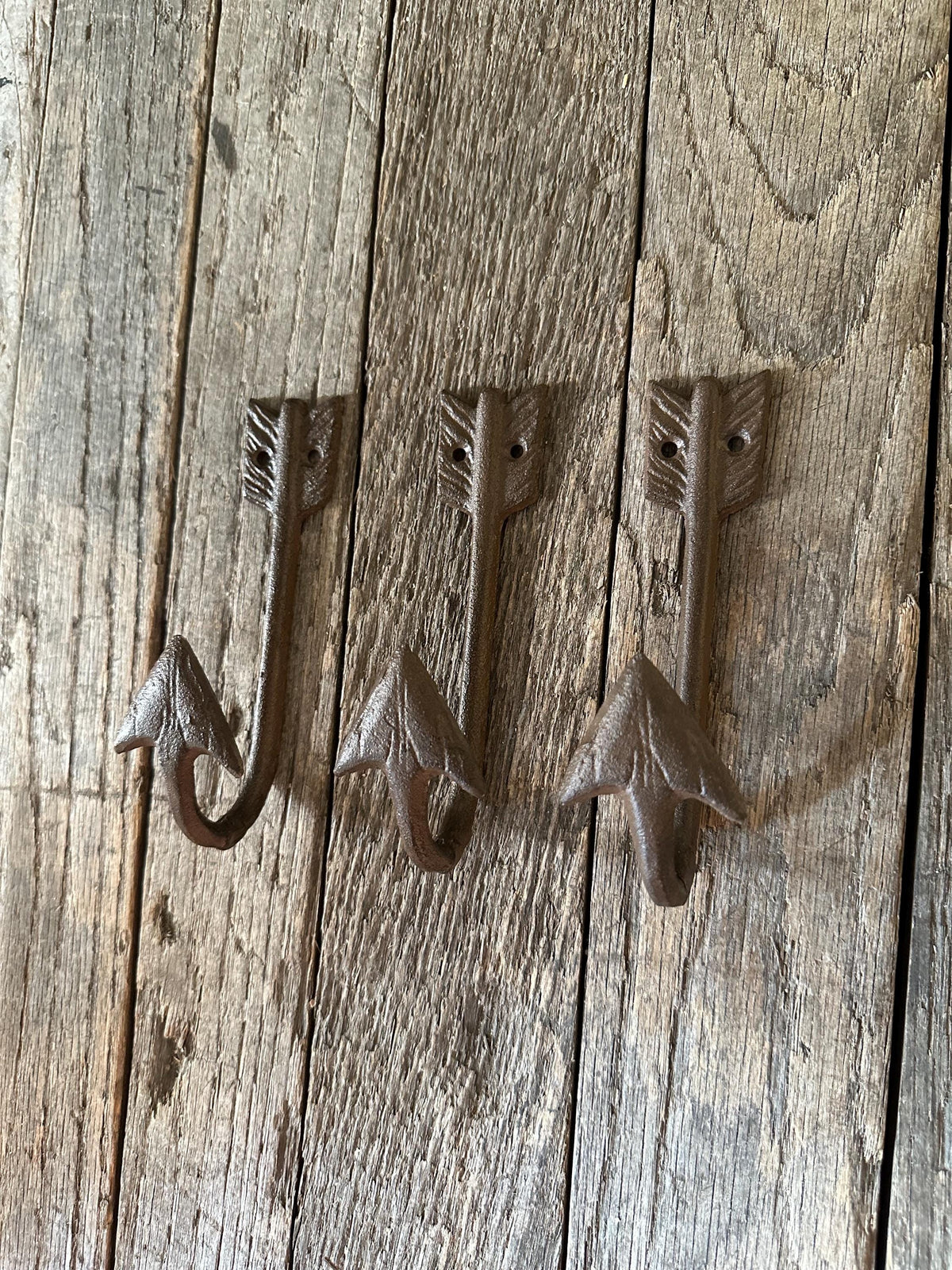 Set 3 Cast Iron Arrow Hanger Hooks Holders Towel Hat Entryway Foyer Bathroom Hook