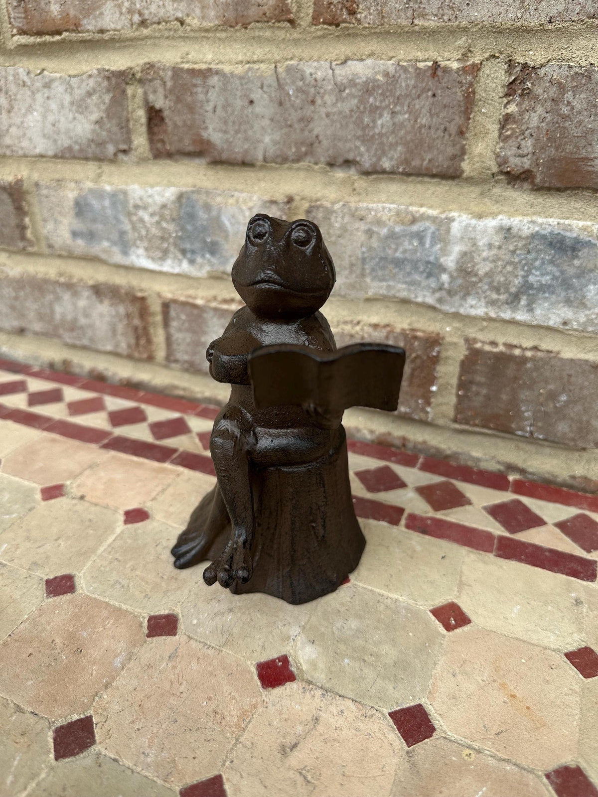 Cute Cast Iron Frog On Stump Statue
